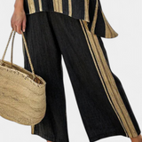 Adéla – ērts oversized svītrainais tops un brīvi linu bikses